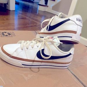 Womens NIKE sneakers size 8